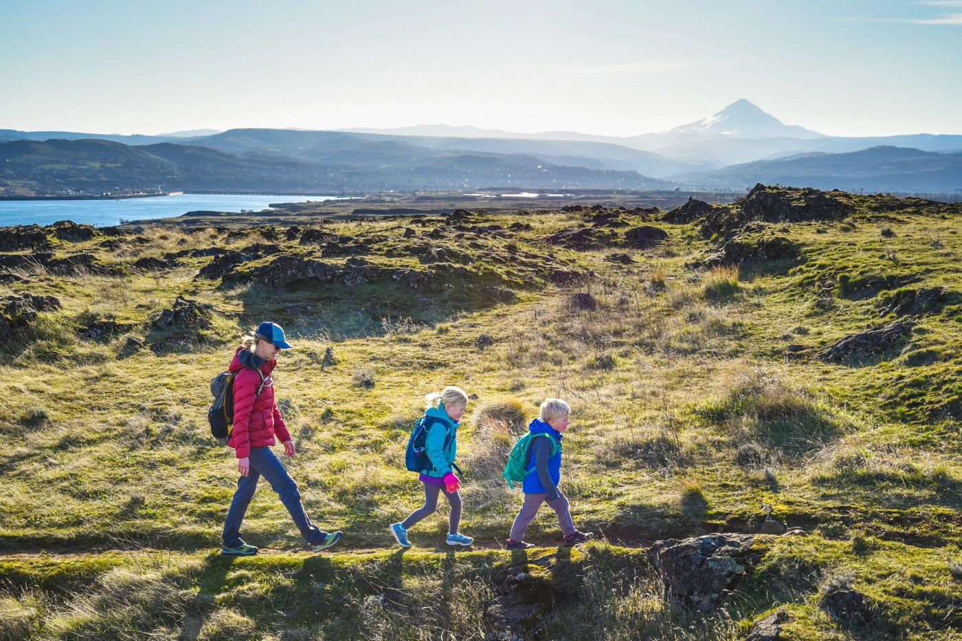 cumberland-trust-why-your-clients-should-consider-estate-planning-gifting-strategies A parent hikes with her children while considering adding gifting strategies to her wealth transfer plans.